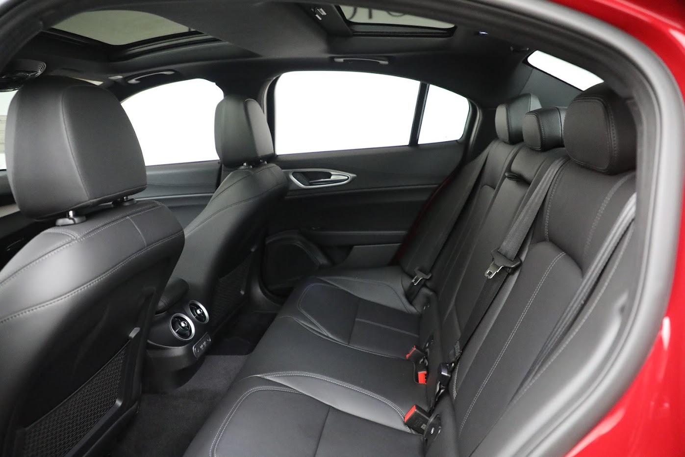 New-2024-Alfa-Romeo-Giulia-Ti