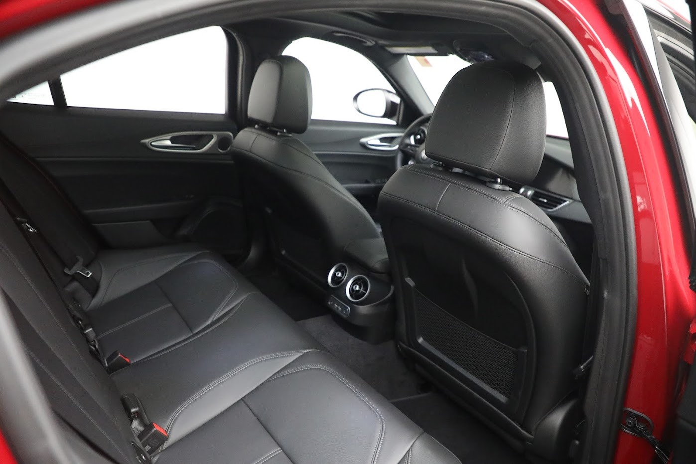 New-2024-Alfa-Romeo-Giulia-Ti