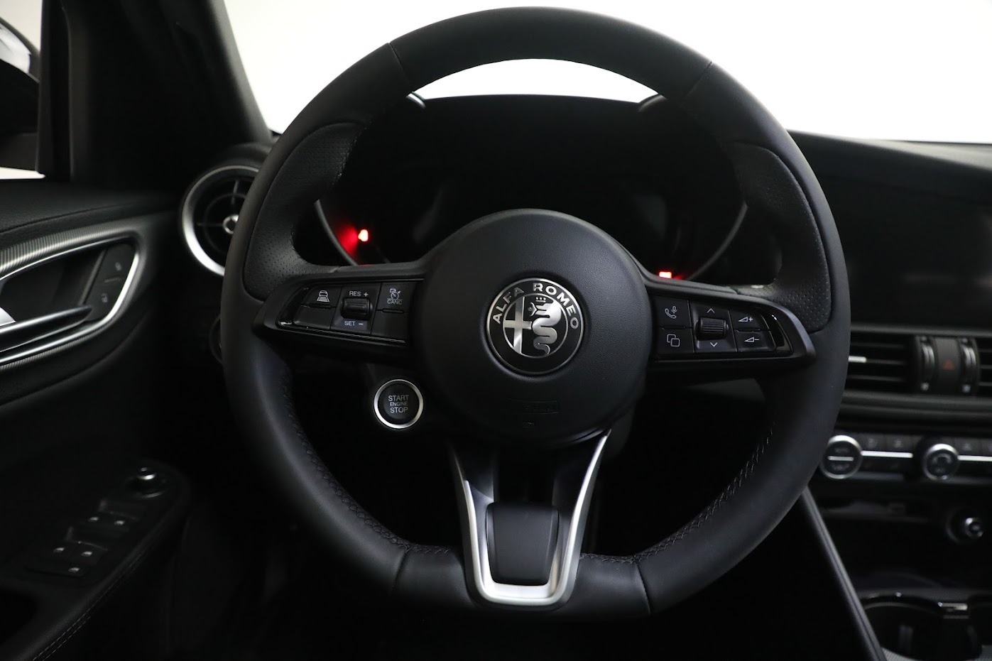 New-2024-Alfa-Romeo-Giulia-Ti