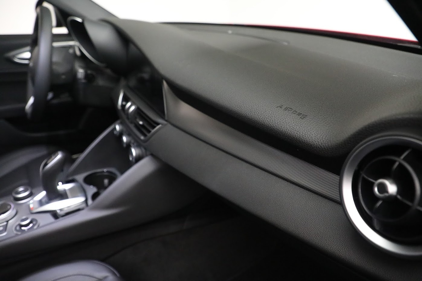 New-2024-Alfa-Romeo-Giulia-Ti