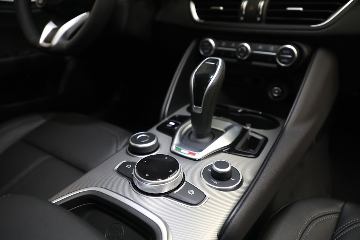 New-2024-Alfa-Romeo-Giulia-Ti