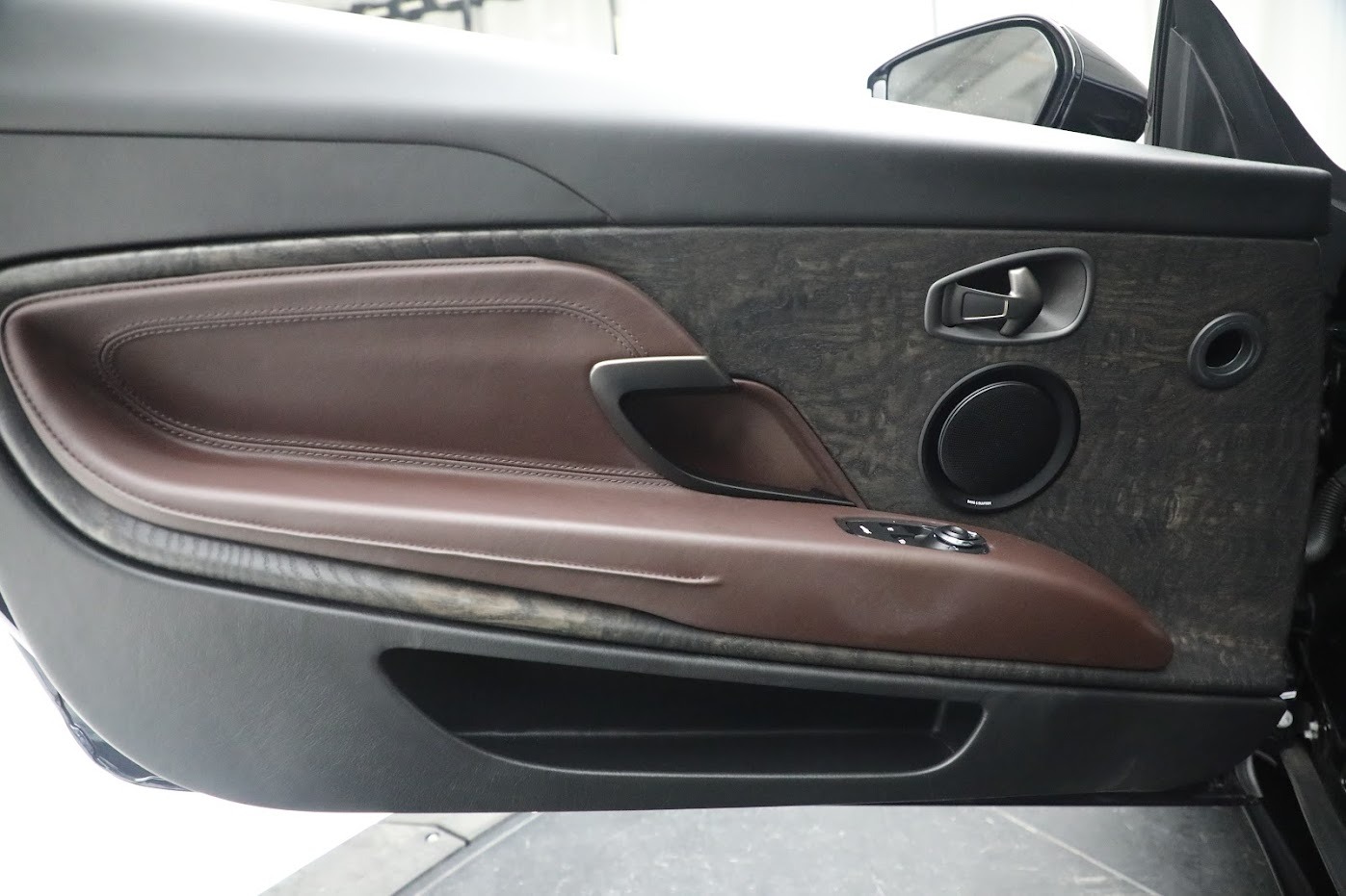 Used-2020-Aston-Martin-DB11-Volante