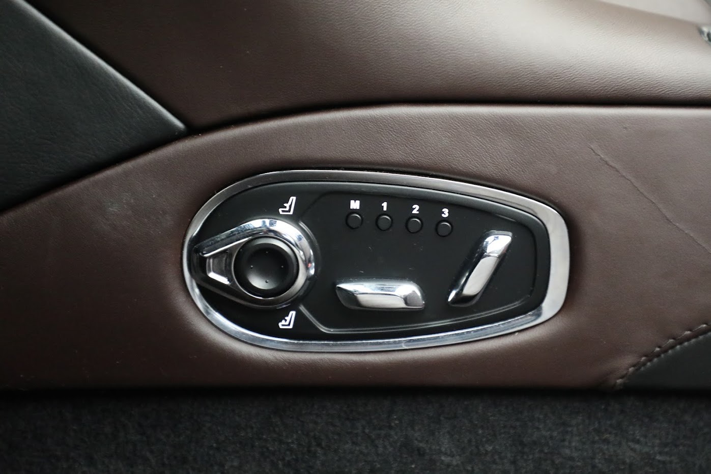 Used-2020-Aston-Martin-DB11-Volante