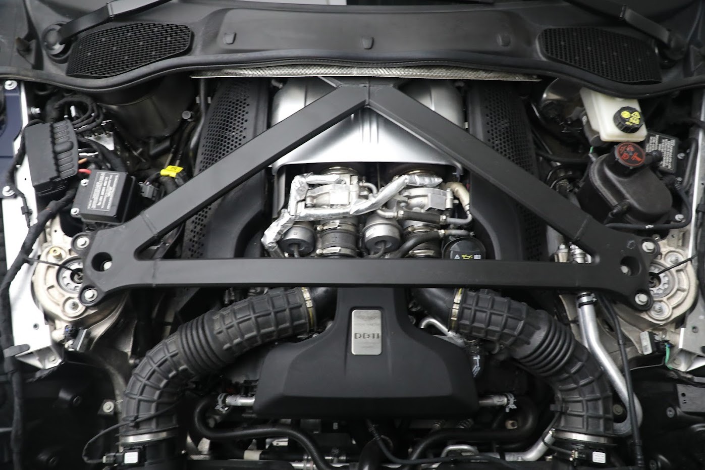 Used-2020-Aston-Martin-DB11-Volante