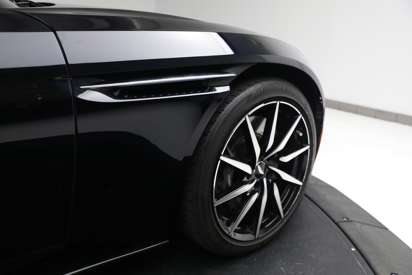 Used-2020-Aston-Martin-DB11-Volante