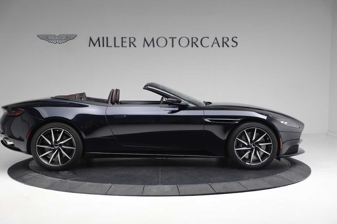 Used-2020-Aston-Martin-DB11-Volante