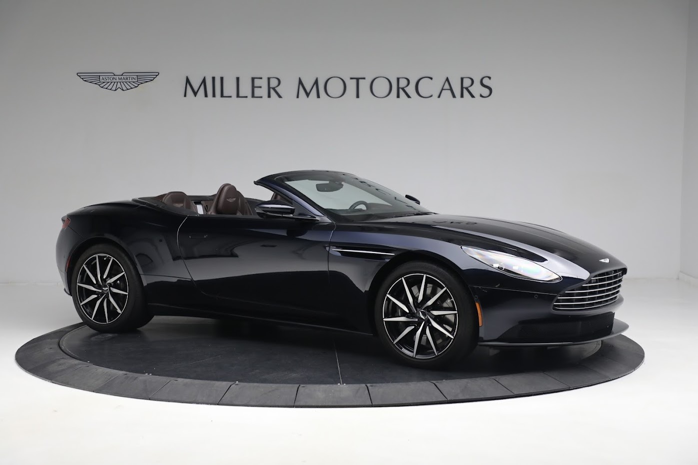 Used-2020-Aston-Martin-DB11-Volante