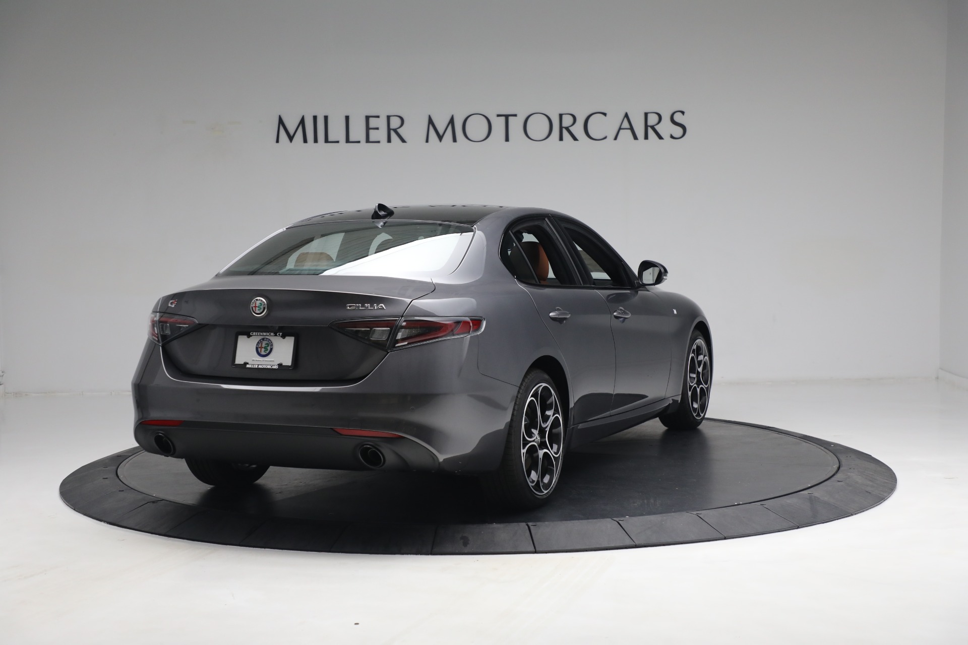 New-2024-Alfa-Romeo-Giulia-Ti