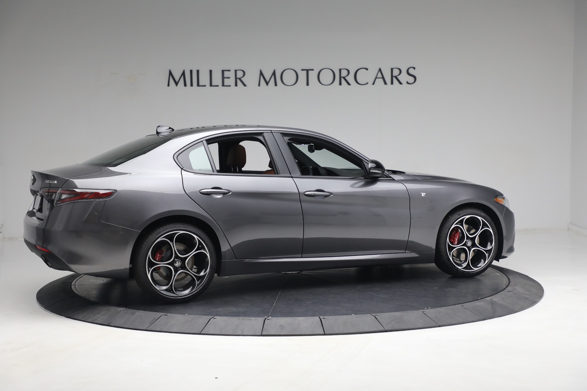 New-2024-Alfa-Romeo-Giulia-Ti