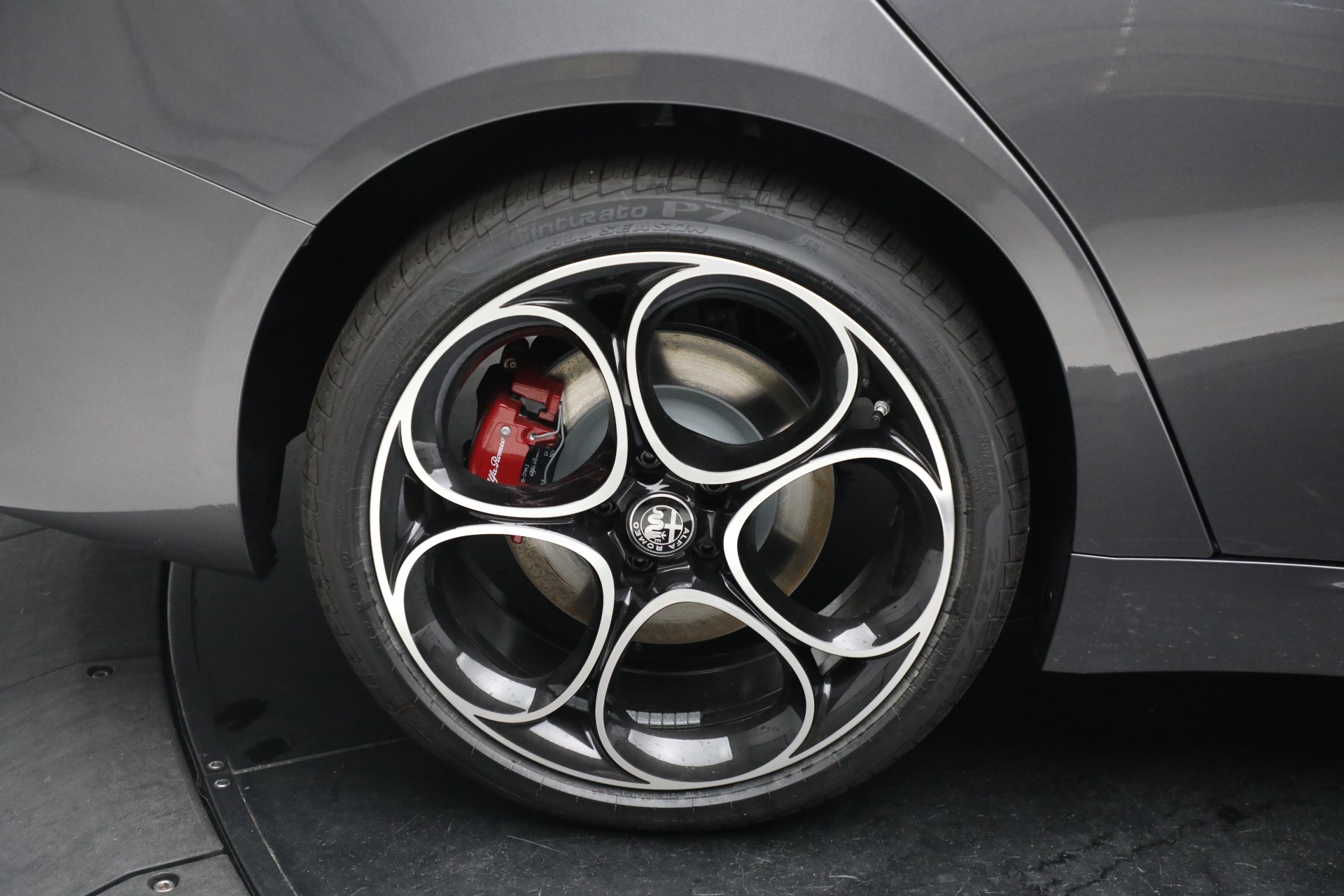 New-2024-Alfa-Romeo-Giulia-Ti