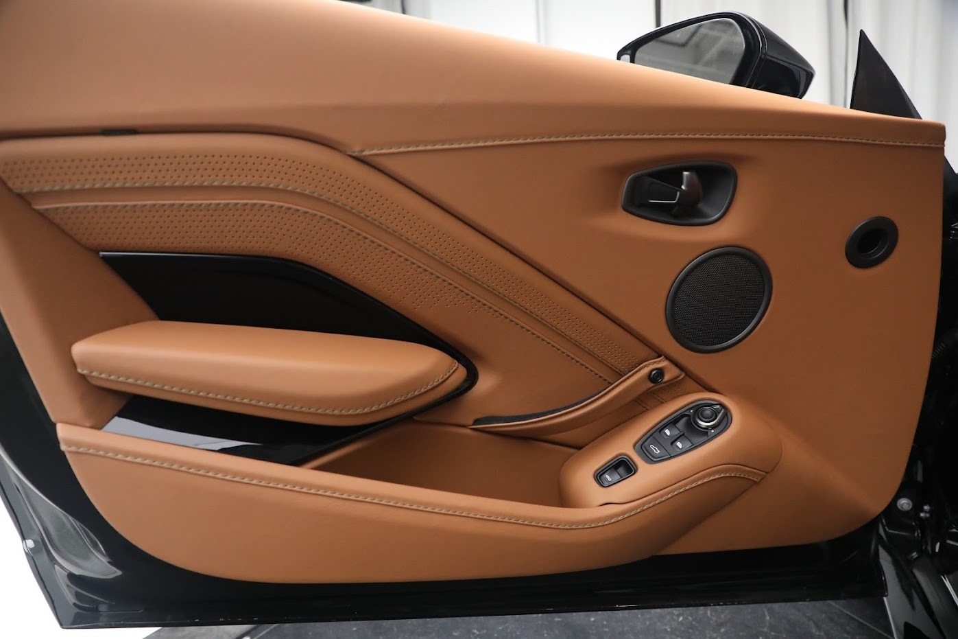 Used-2023-Aston-Martin-Vantage-V8