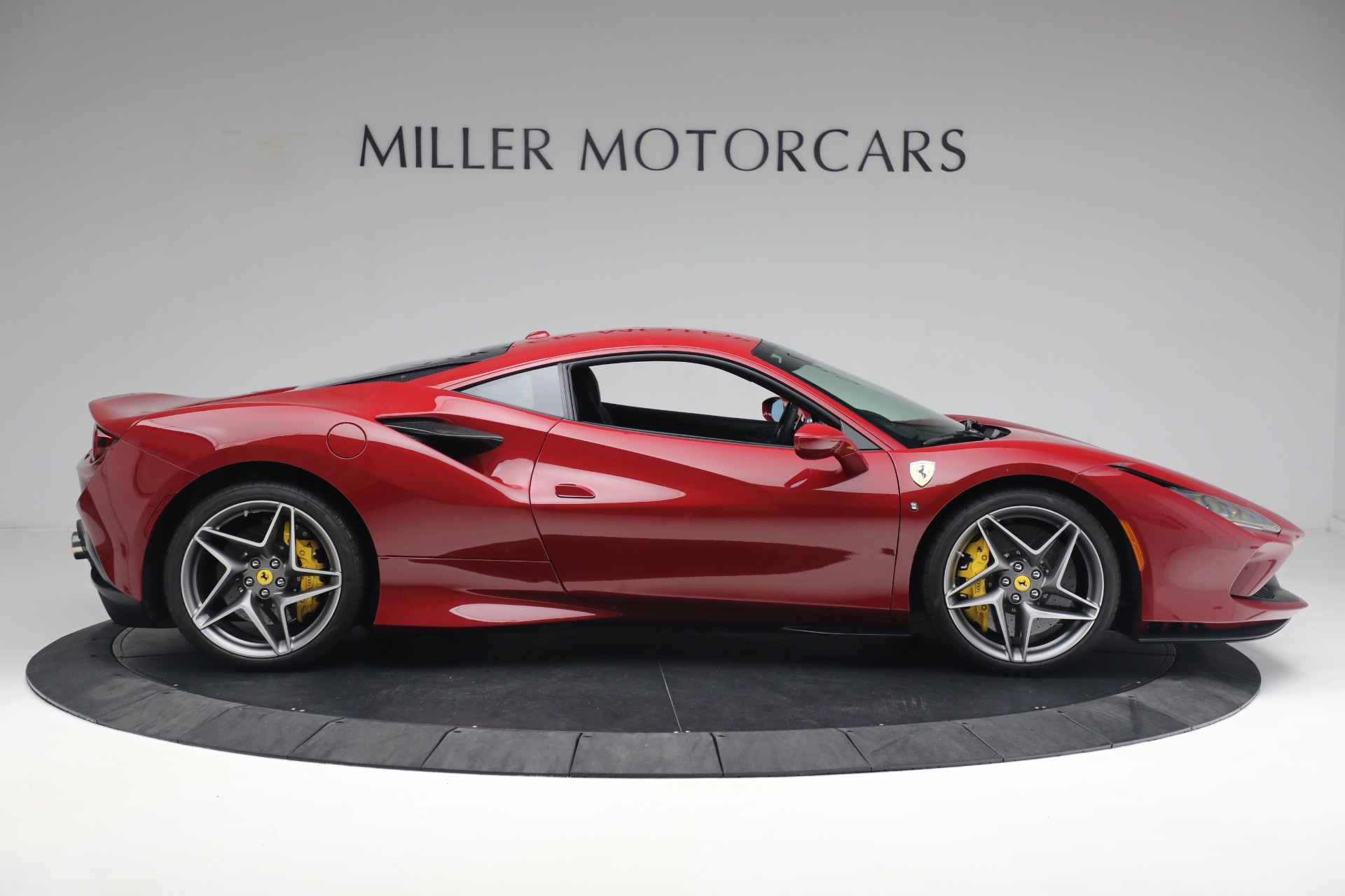 Used-2022-Ferrari-F8-Tributo
