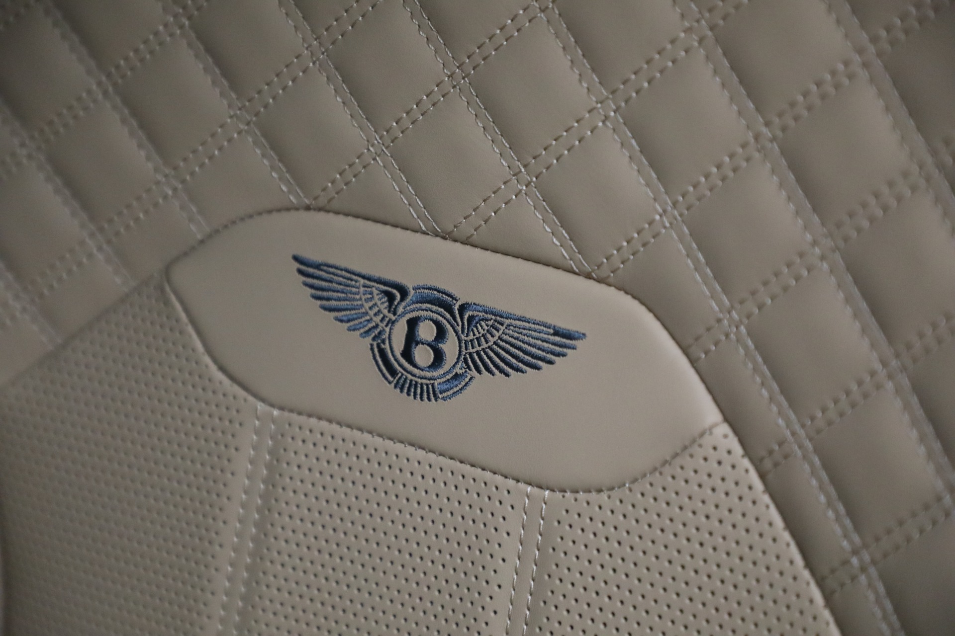 Used-2023-Bentley-Bentayga-Azure-Hybrid