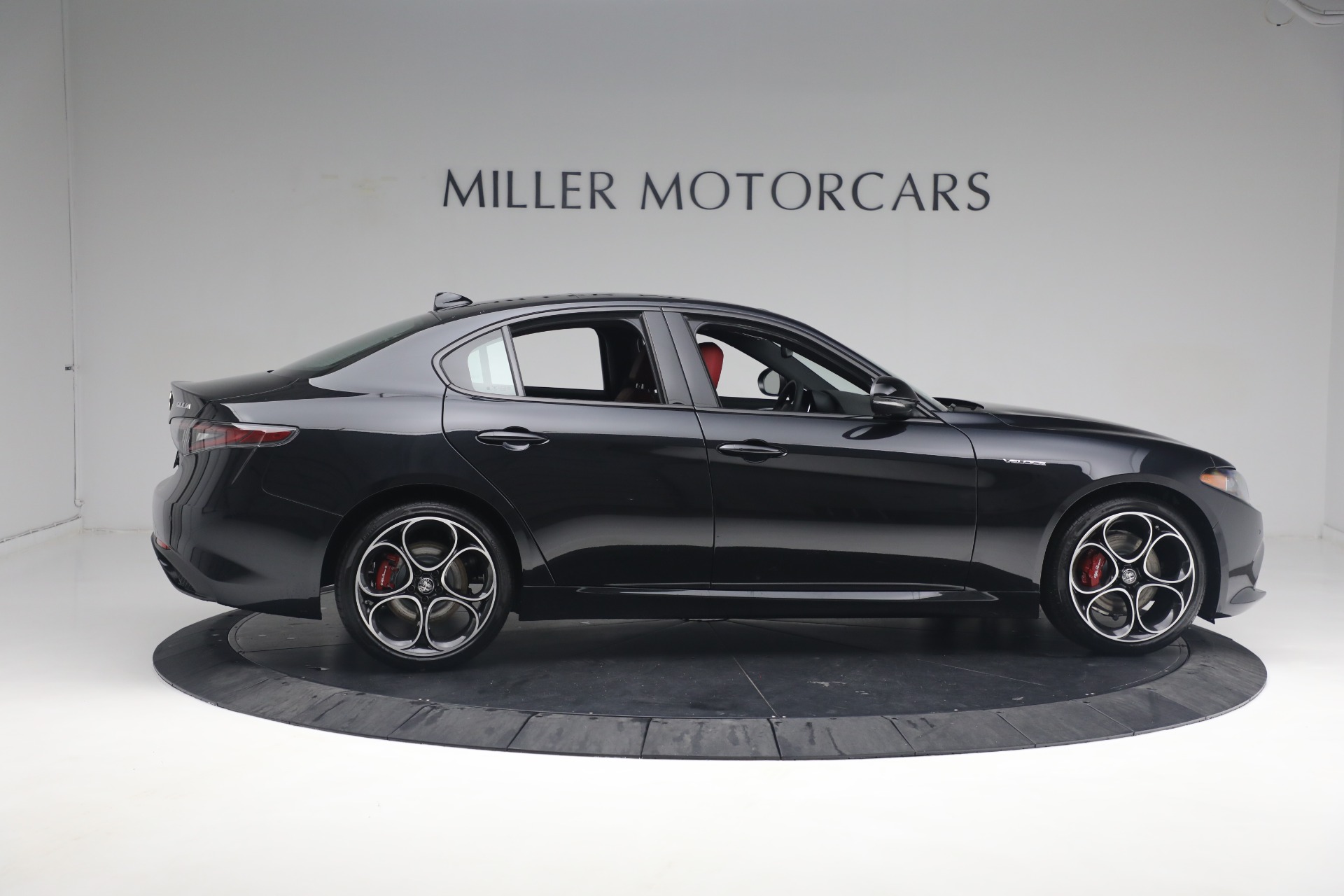 New-2024-Alfa-Romeo-Giulia-Veloce