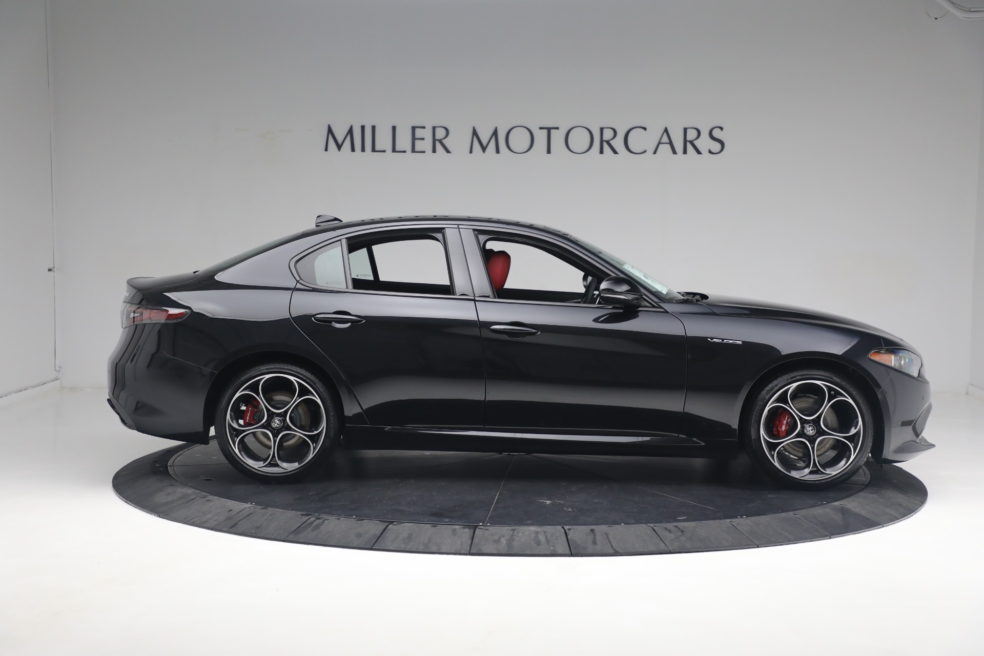 New-2024-Alfa-Romeo-Giulia-Veloce