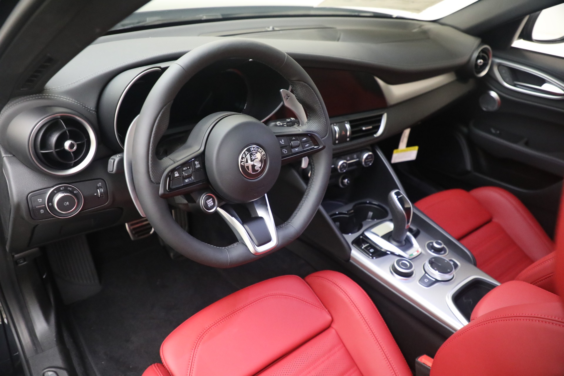 New-2024-Alfa-Romeo-Giulia-Veloce