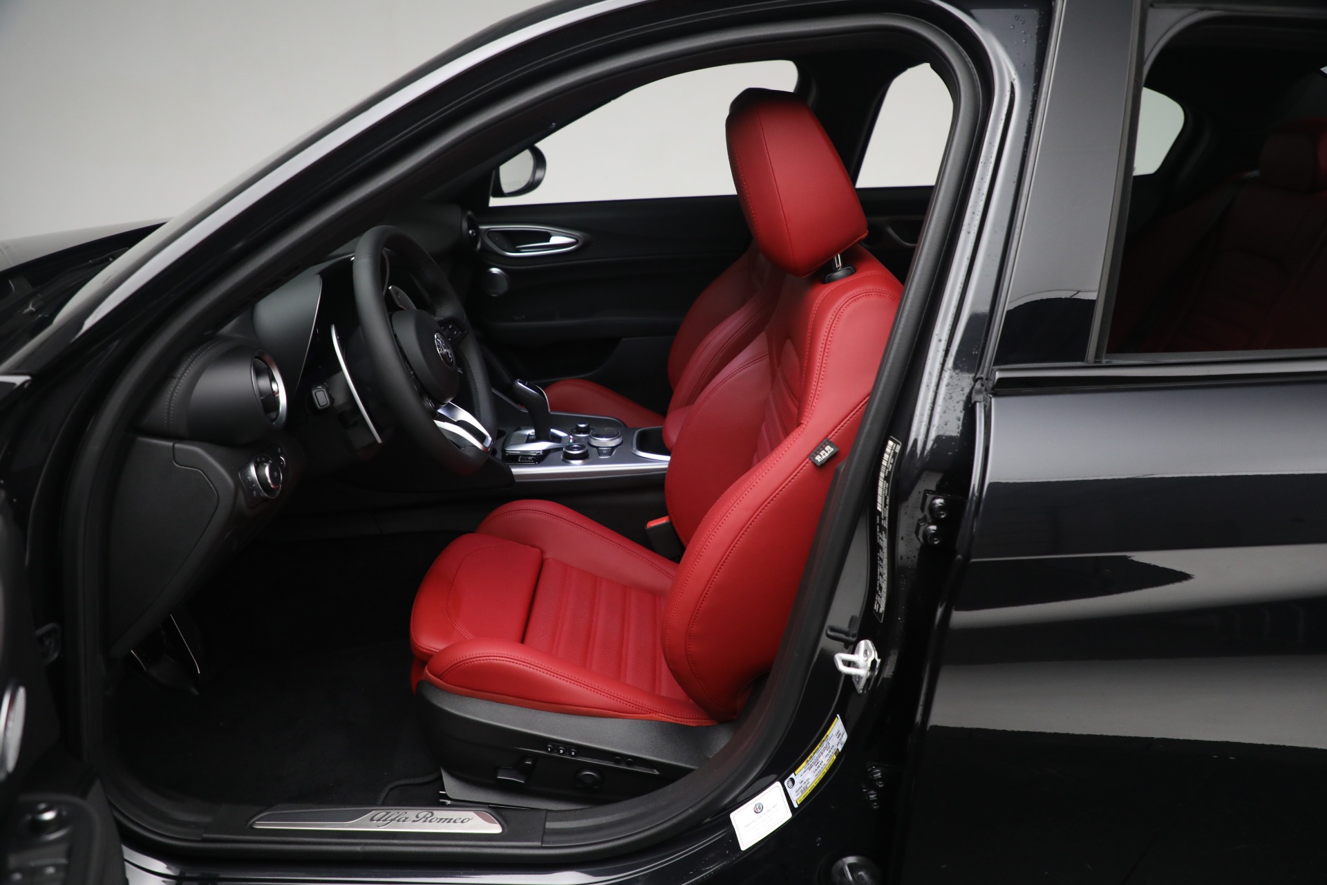 New-2024-Alfa-Romeo-Giulia-Veloce