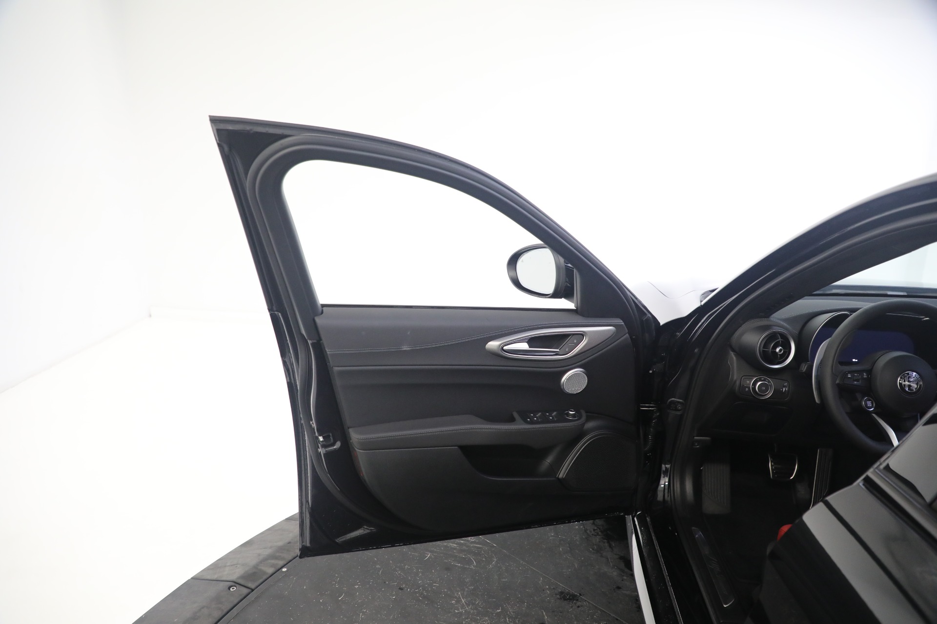 New-2024-Alfa-Romeo-Giulia-Veloce