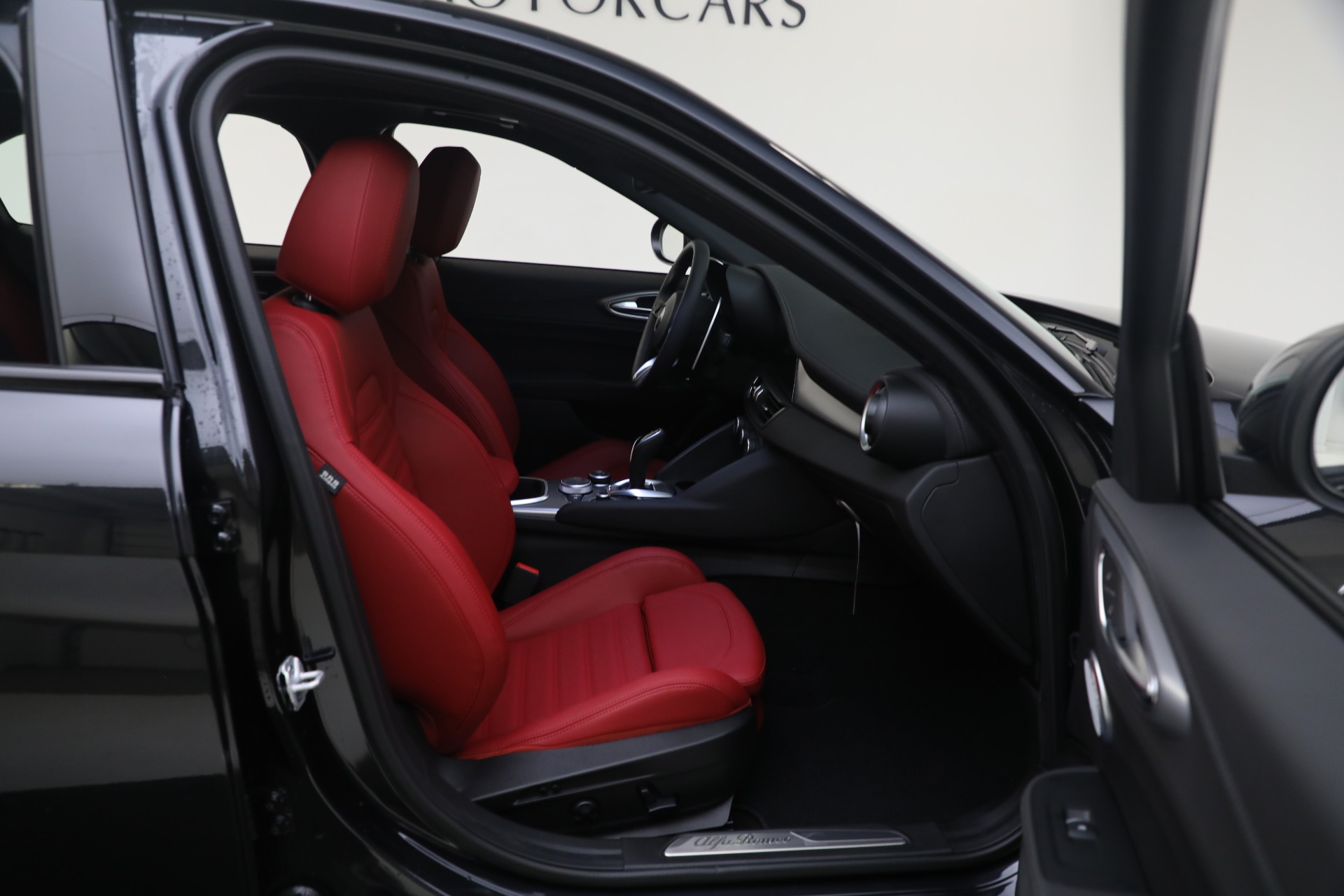 New-2024-Alfa-Romeo-Giulia-Veloce