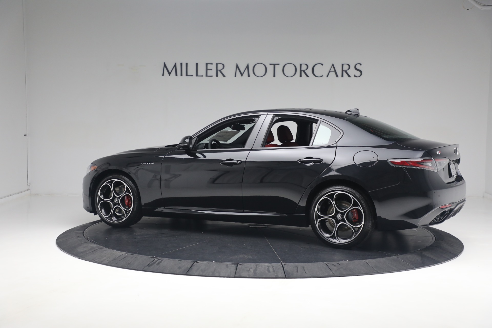 New-2024-Alfa-Romeo-Giulia-Veloce