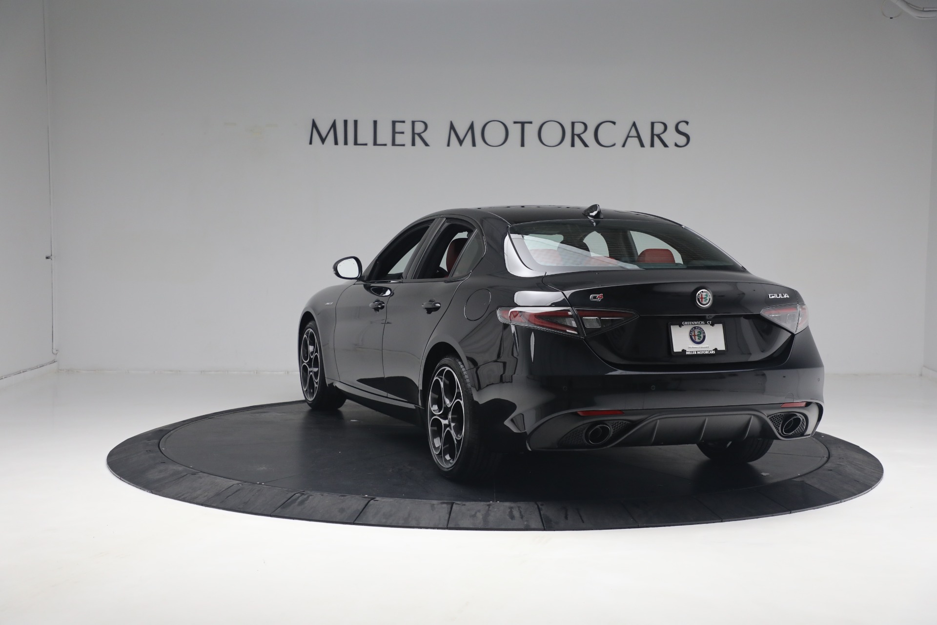 New-2024-Alfa-Romeo-Giulia-Veloce