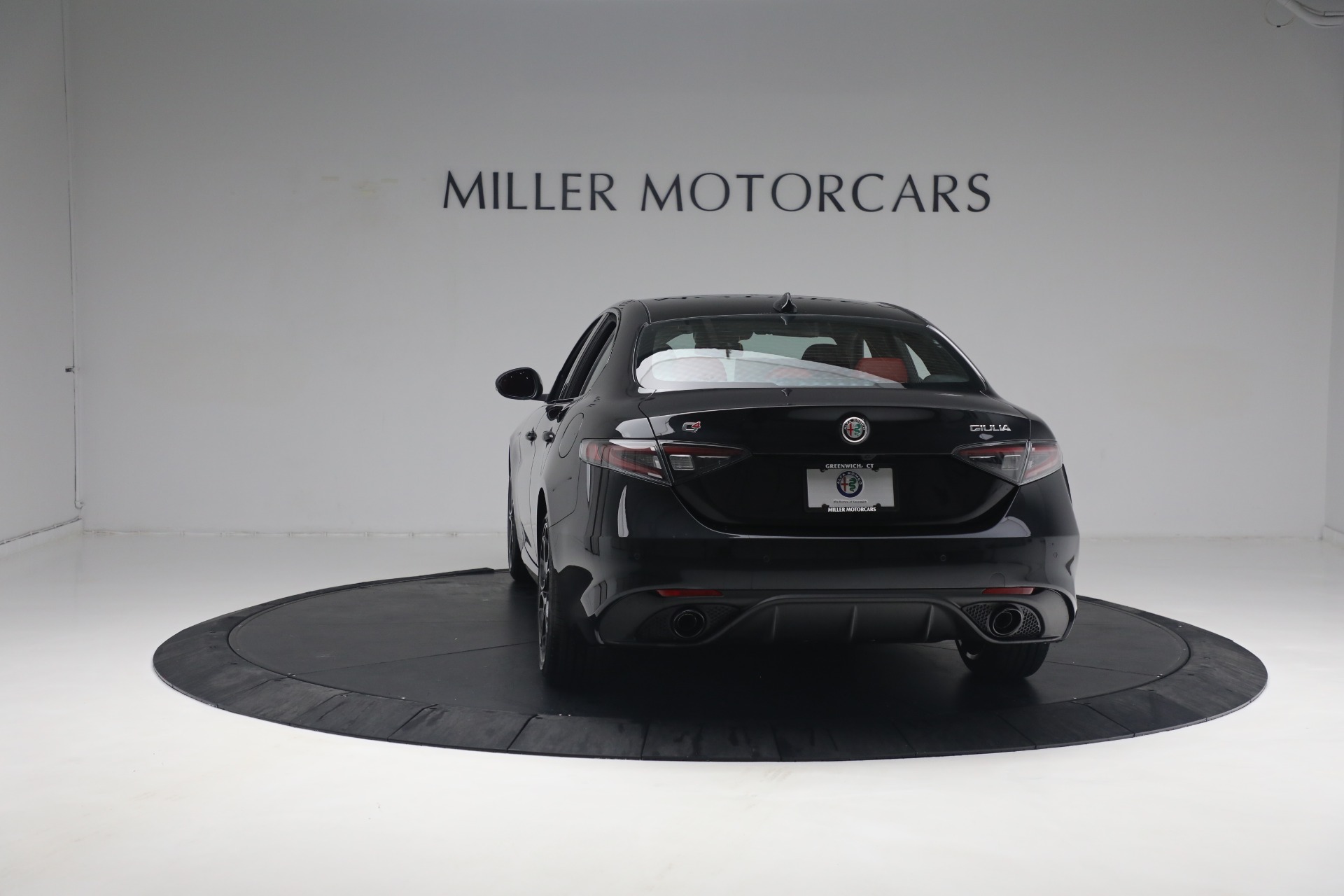 New-2024-Alfa-Romeo-Giulia-Veloce