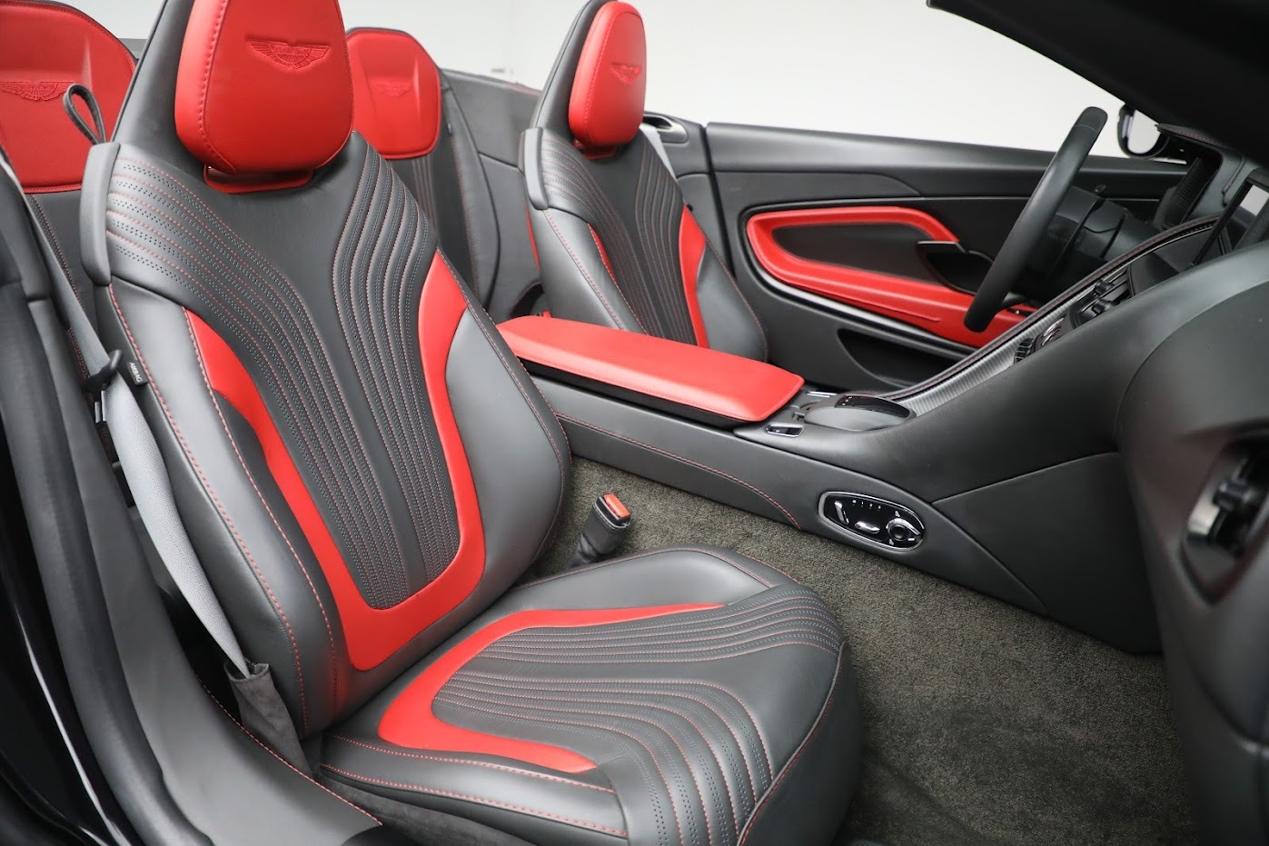 Used-2020-Aston-Martin-DB11-Volante