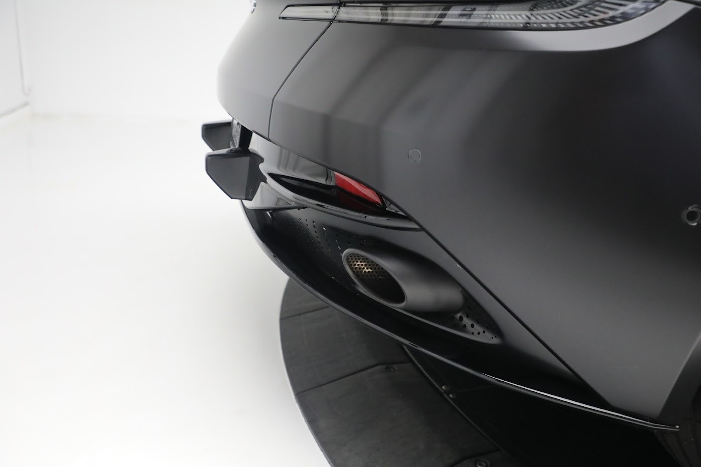 Used-2020-Aston-Martin-DB11-Volante