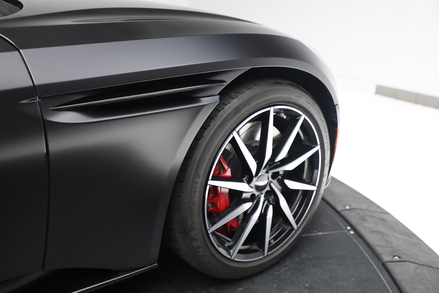 Used-2020-Aston-Martin-DB11-Volante