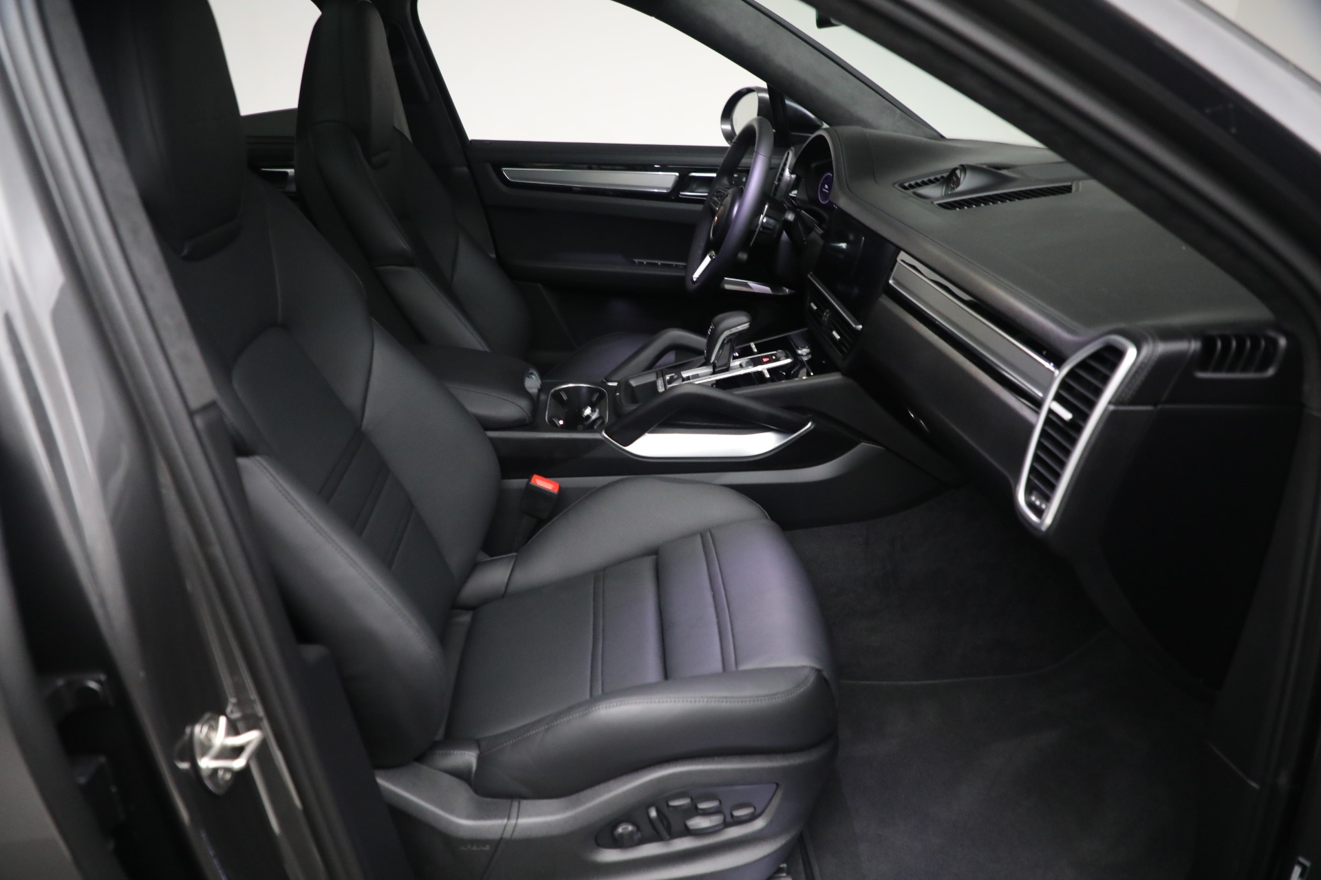 Used-2023-Porsche-Cayenne-Turbo-Coupe