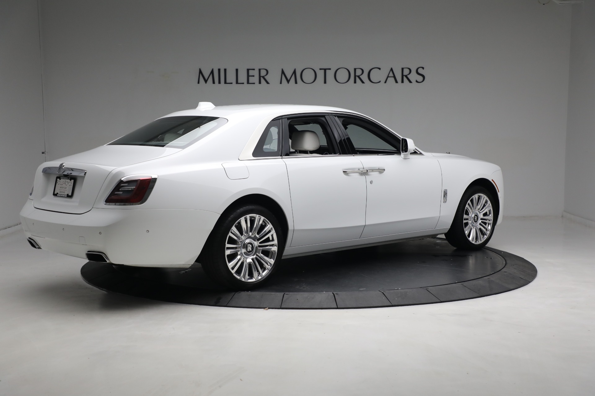 Used-2022-Rolls-Royce-Ghost