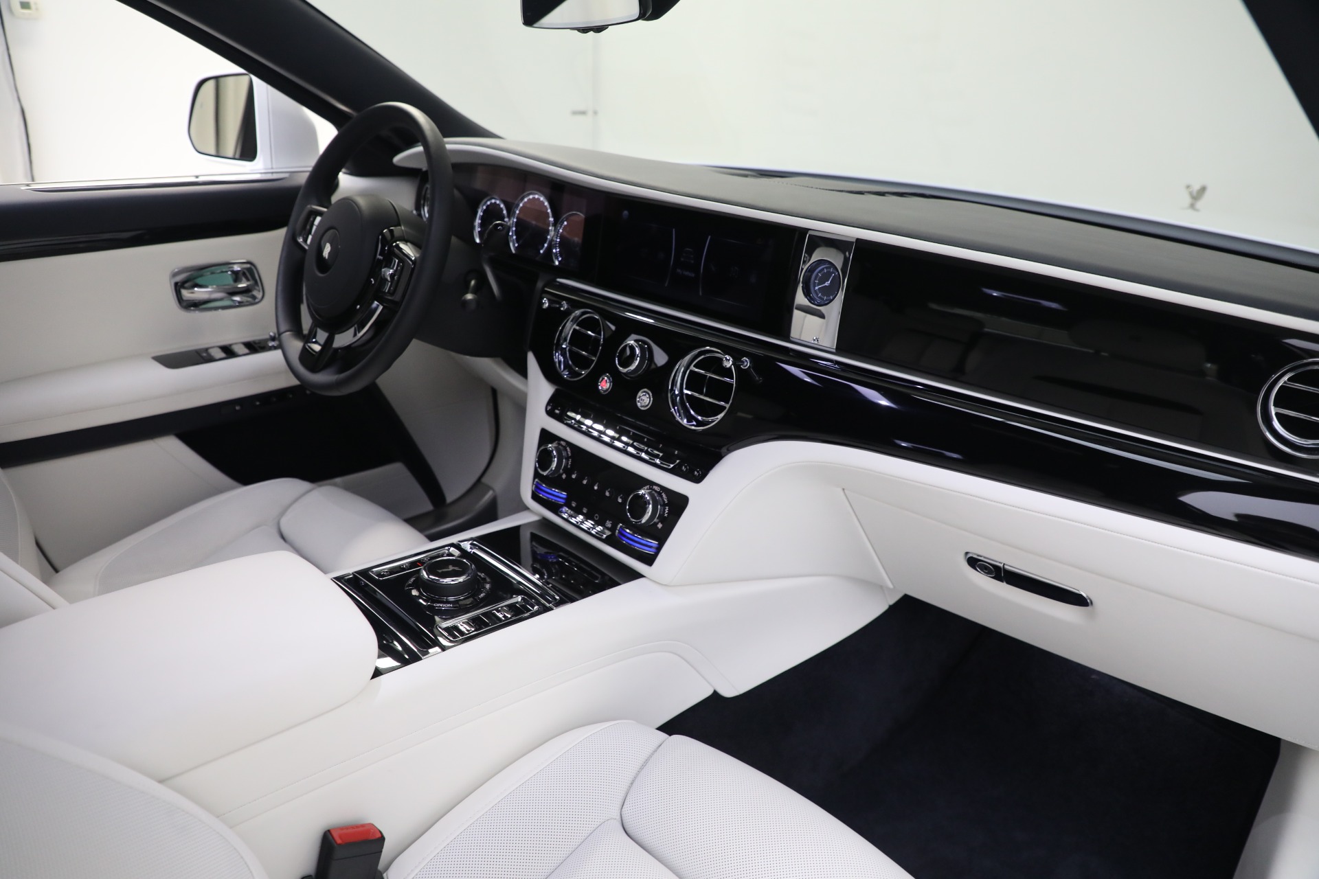 Used-2022-Rolls-Royce-Ghost