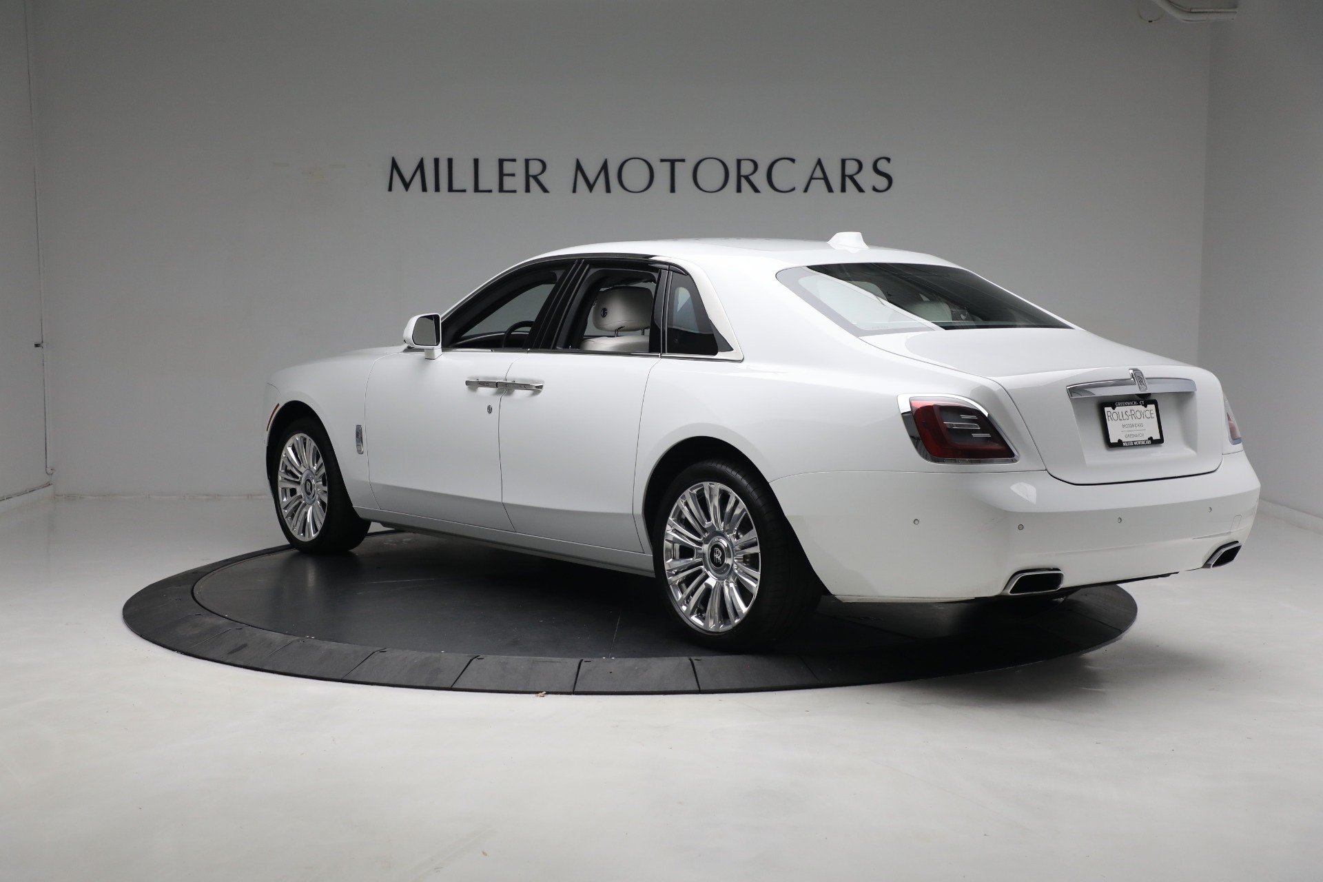Used-2022-Rolls-Royce-Ghost