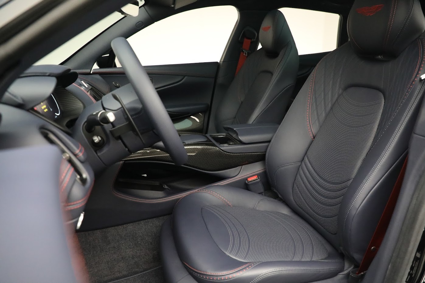 New-2024-Aston-Martin-DBX