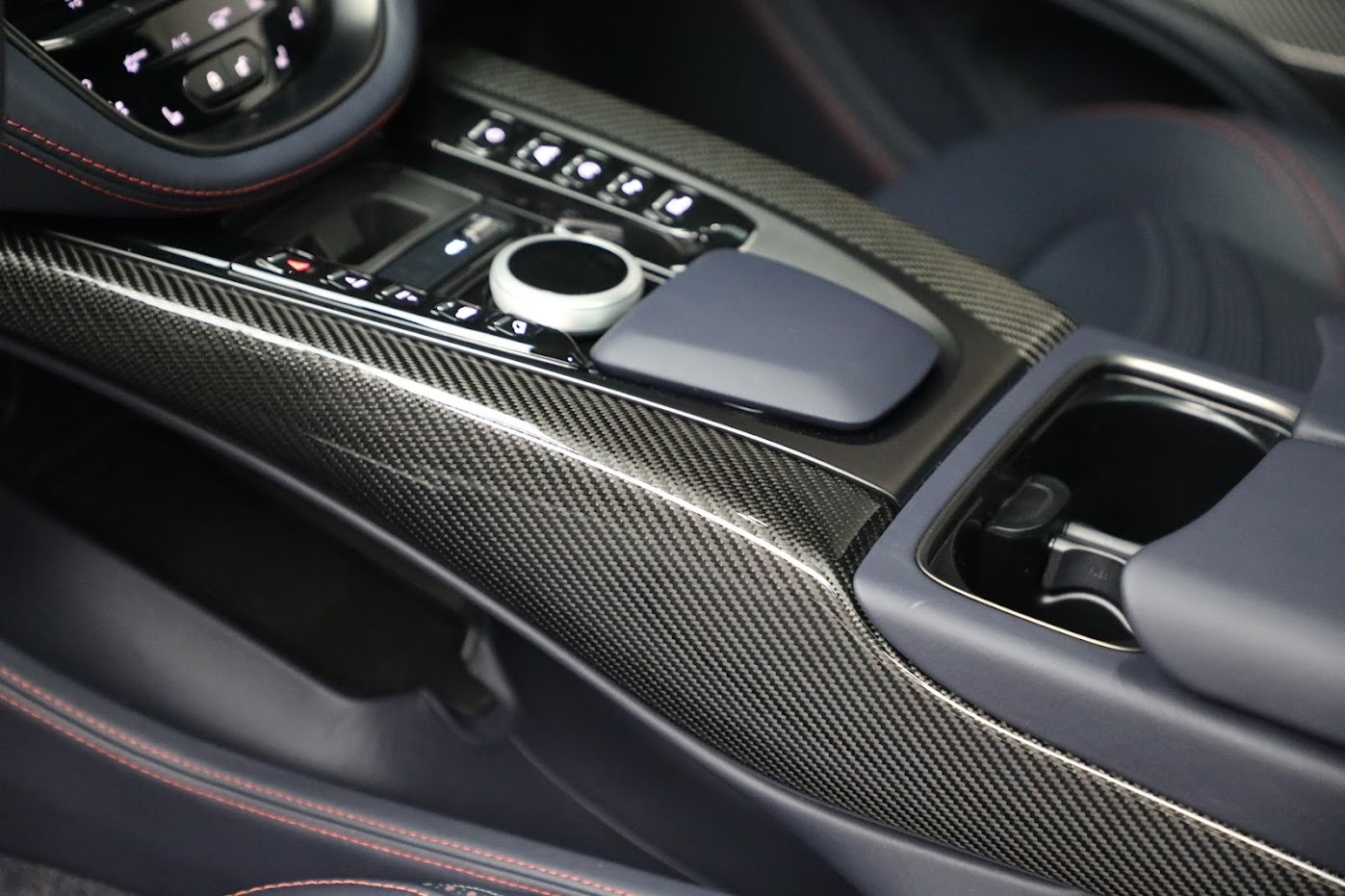 New-2024-Aston-Martin-DBX