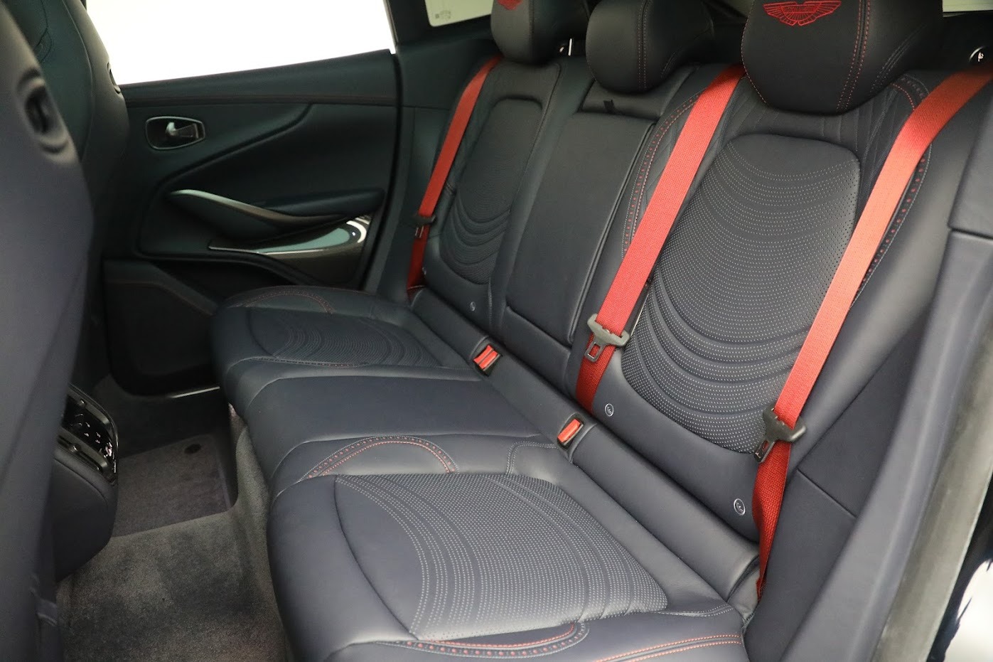 New-2024-Aston-Martin-DBX