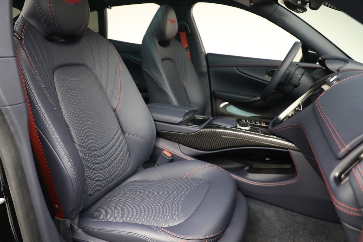 New-2024-Aston-Martin-DBX