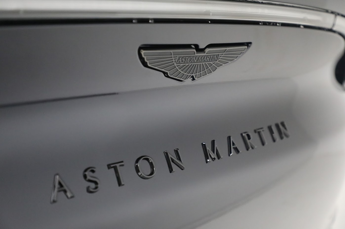 New-2024-Aston-Martin-DBX
