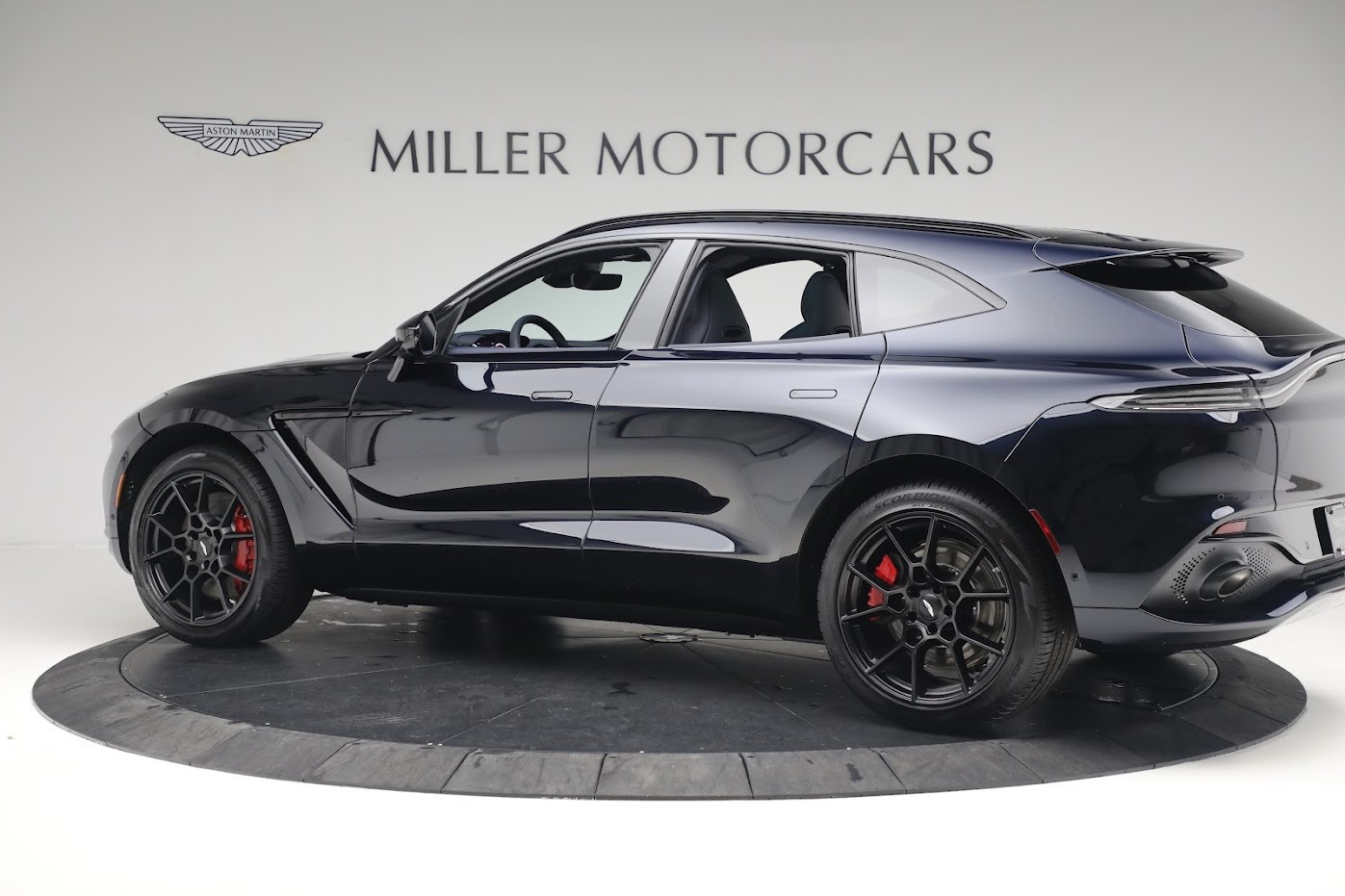 New-2024-Aston-Martin-DBX