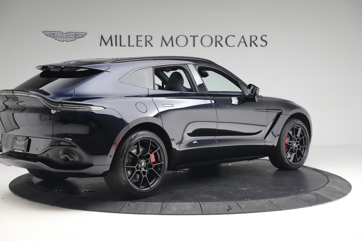 New-2024-Aston-Martin-DBX