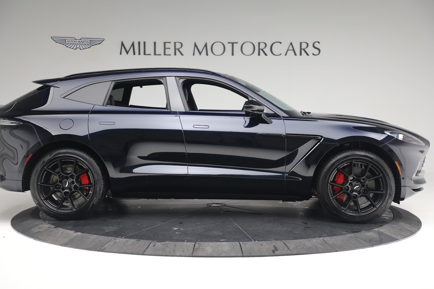 New-2024-Aston-Martin-DBX