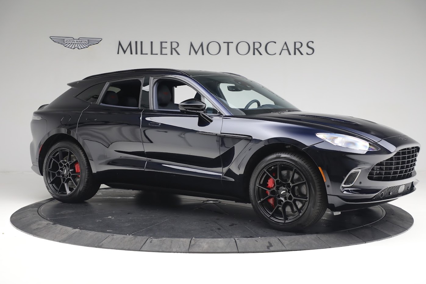 New-2024-Aston-Martin-DBX