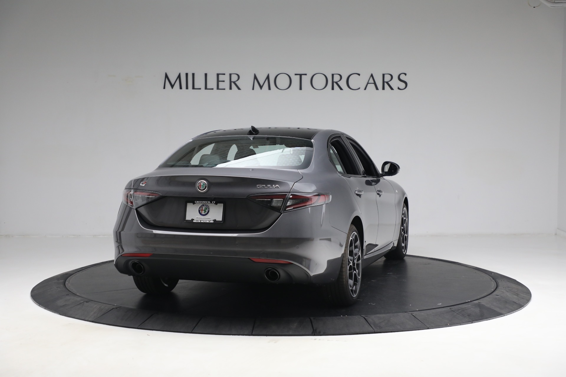 New-2024-Alfa-Romeo-Giulia-Ti