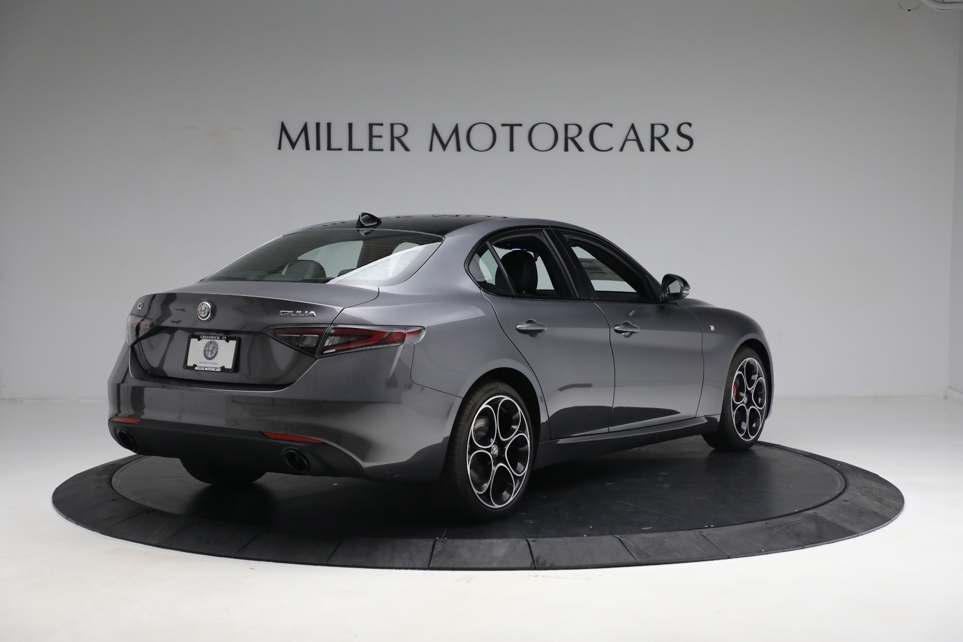 New-2024-Alfa-Romeo-Giulia-Ti