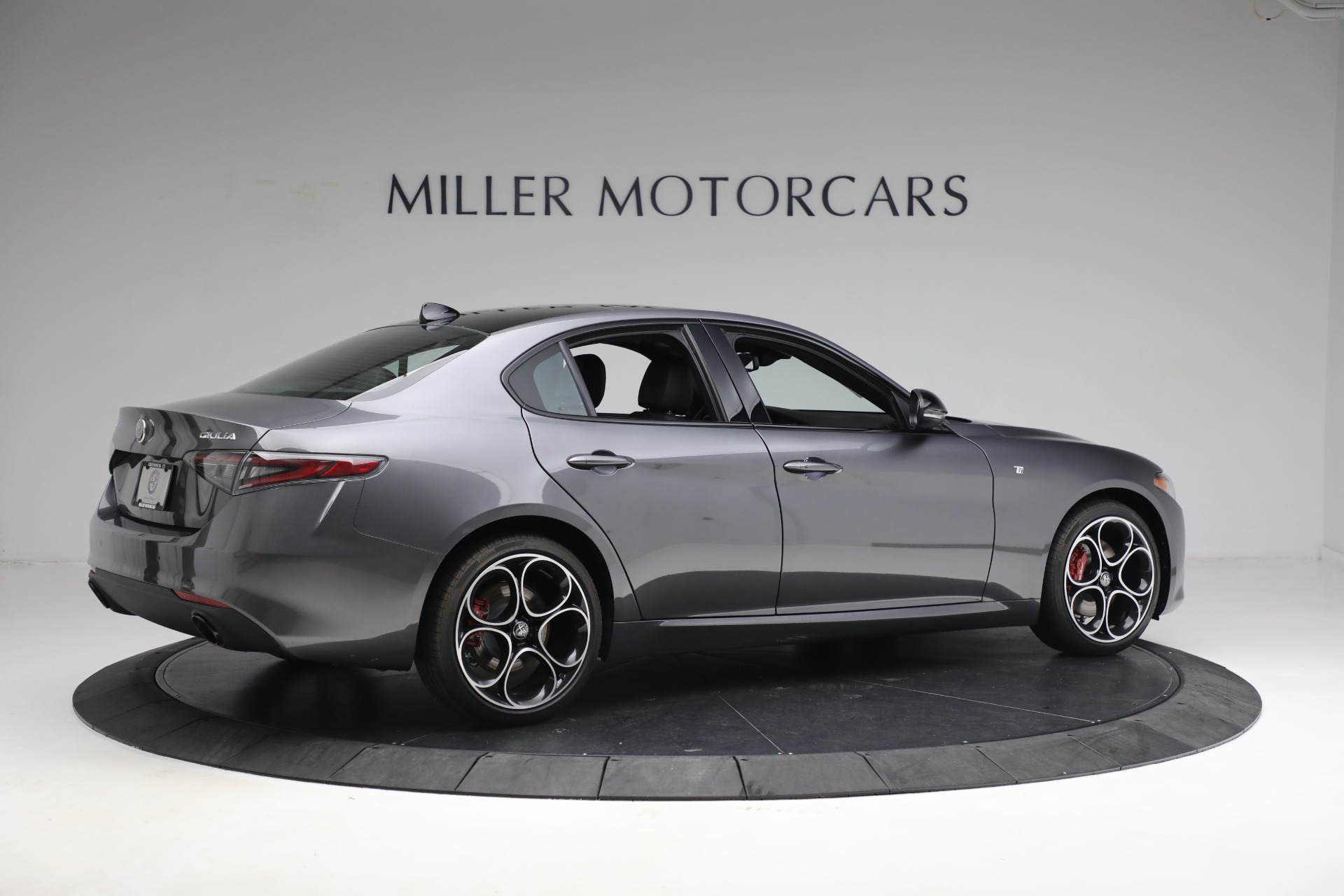 New-2024-Alfa-Romeo-Giulia-Ti