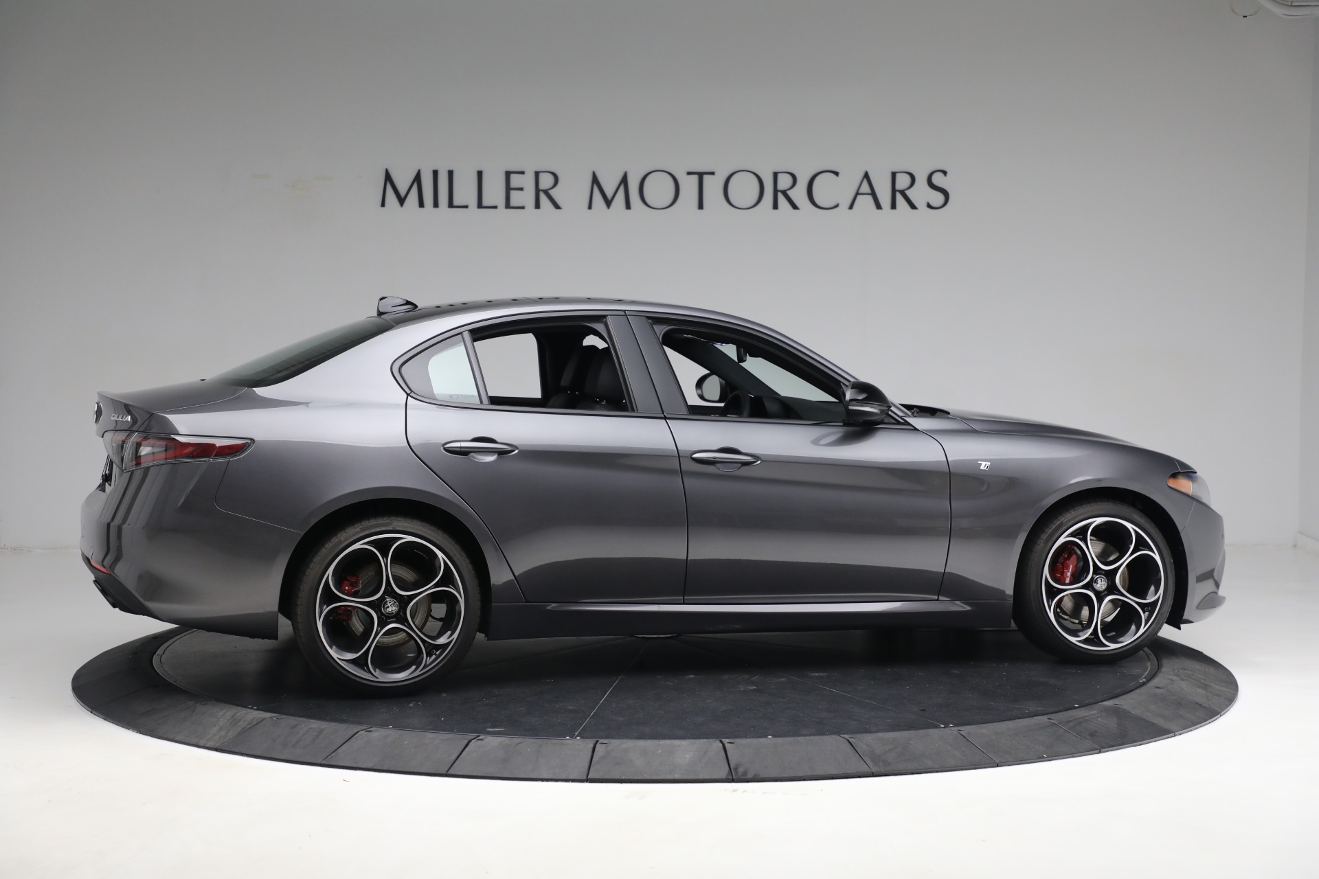 New-2024-Alfa-Romeo-Giulia-Ti
