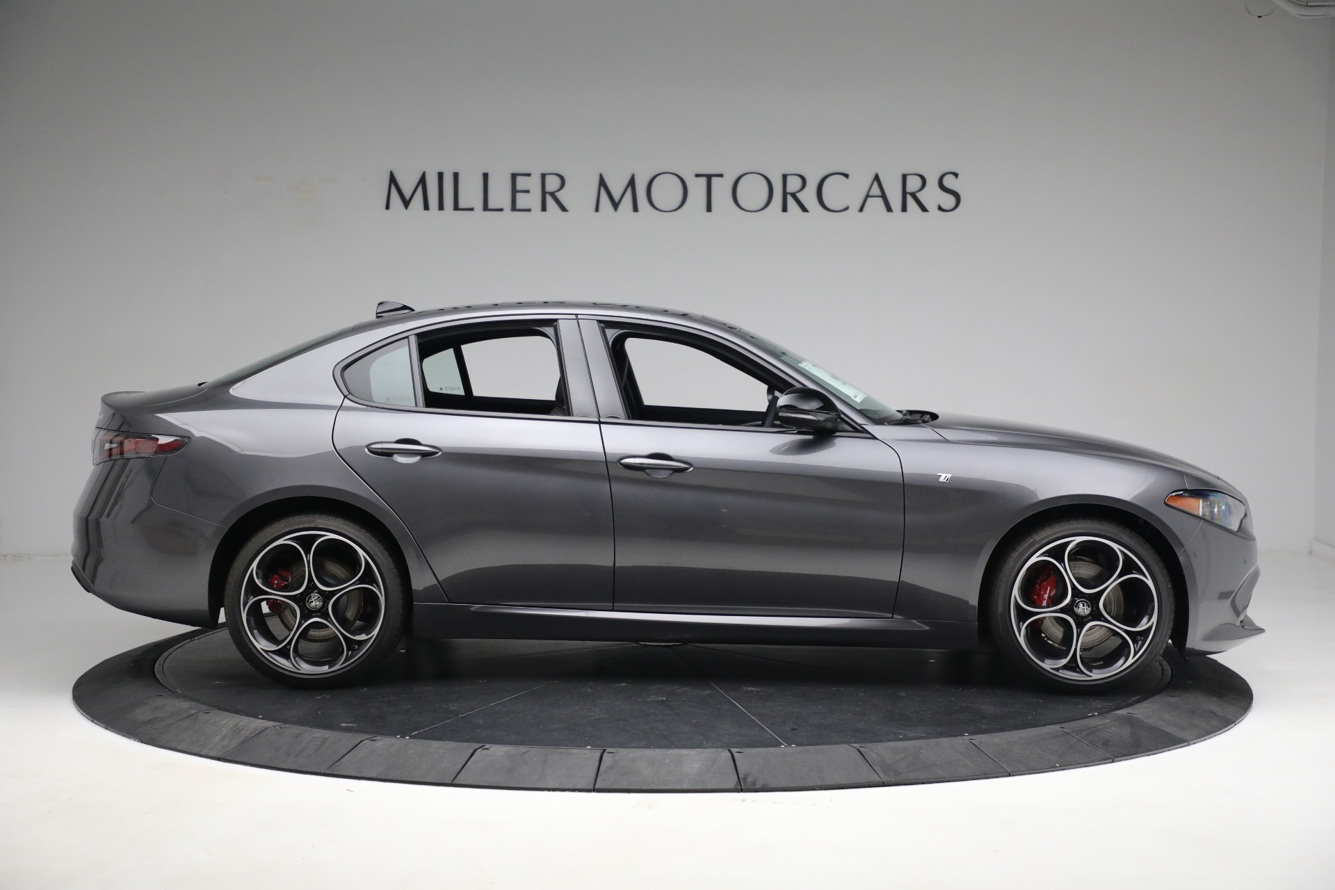 New-2024-Alfa-Romeo-Giulia-Ti