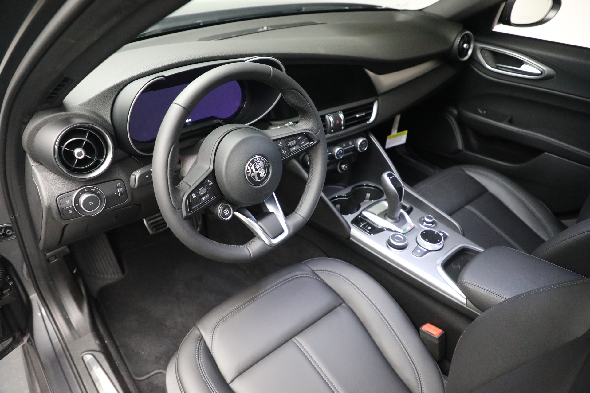 New-2024-Alfa-Romeo-Giulia-Ti