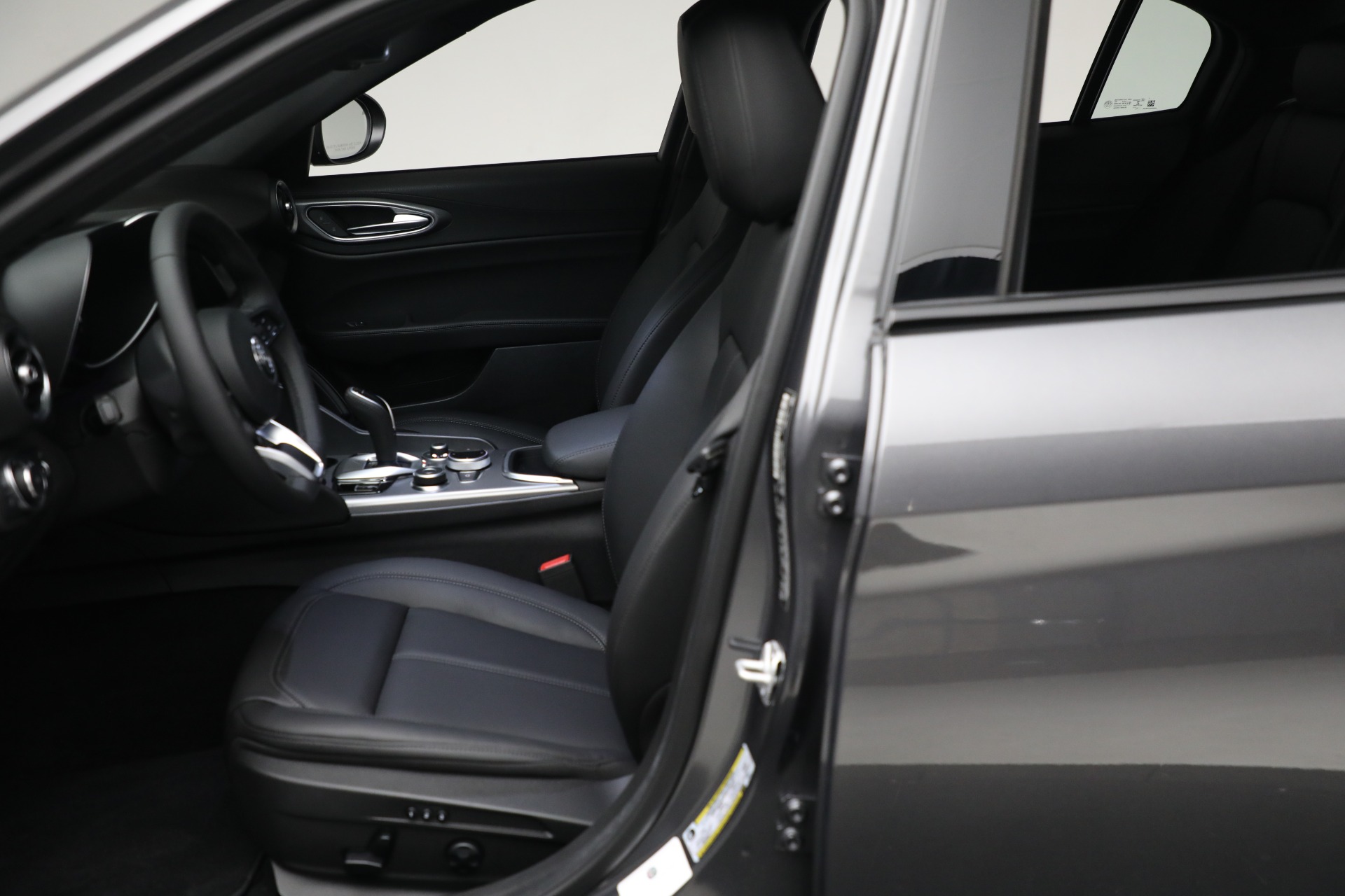 New-2024-Alfa-Romeo-Giulia-Ti