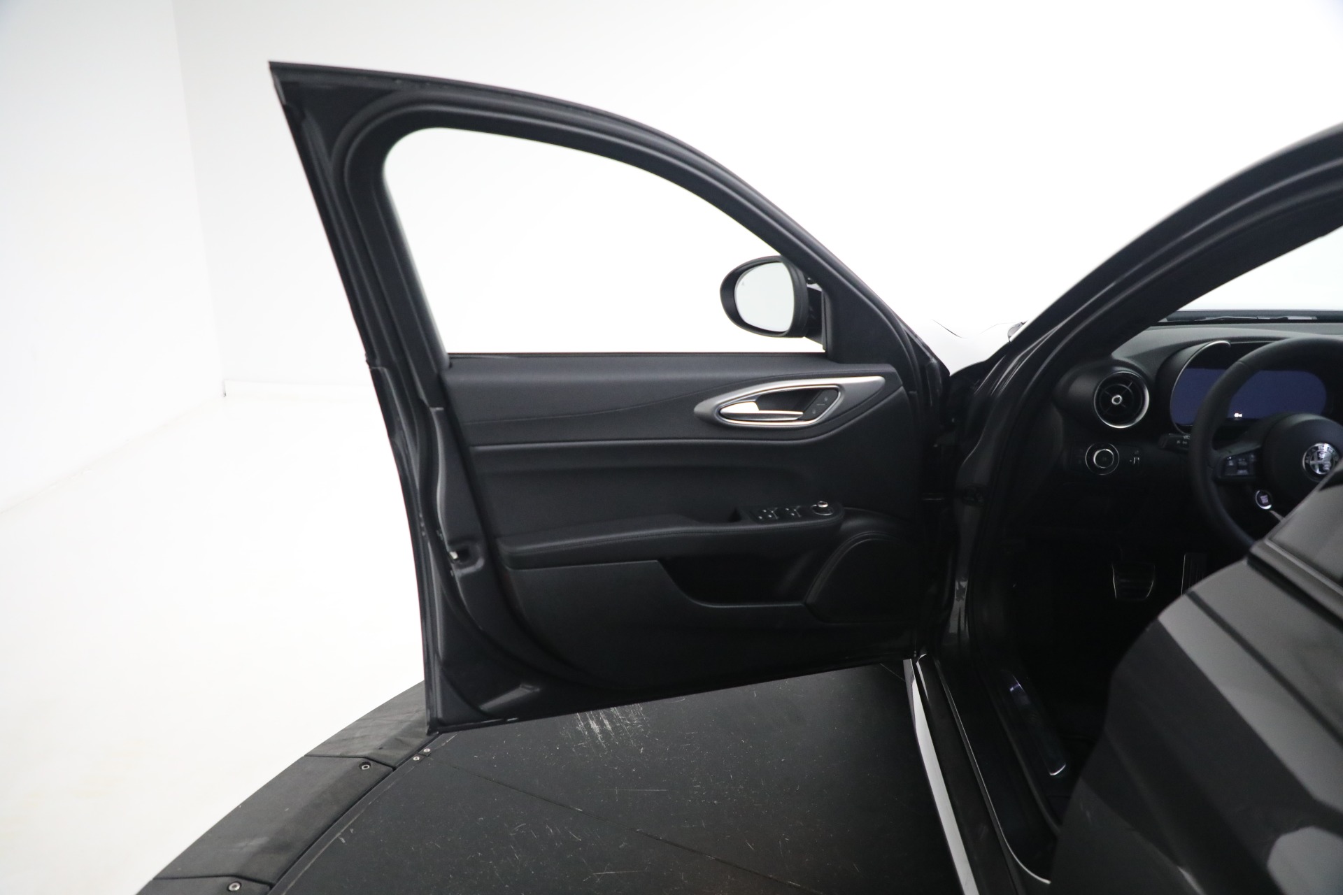 New-2024-Alfa-Romeo-Giulia-Ti